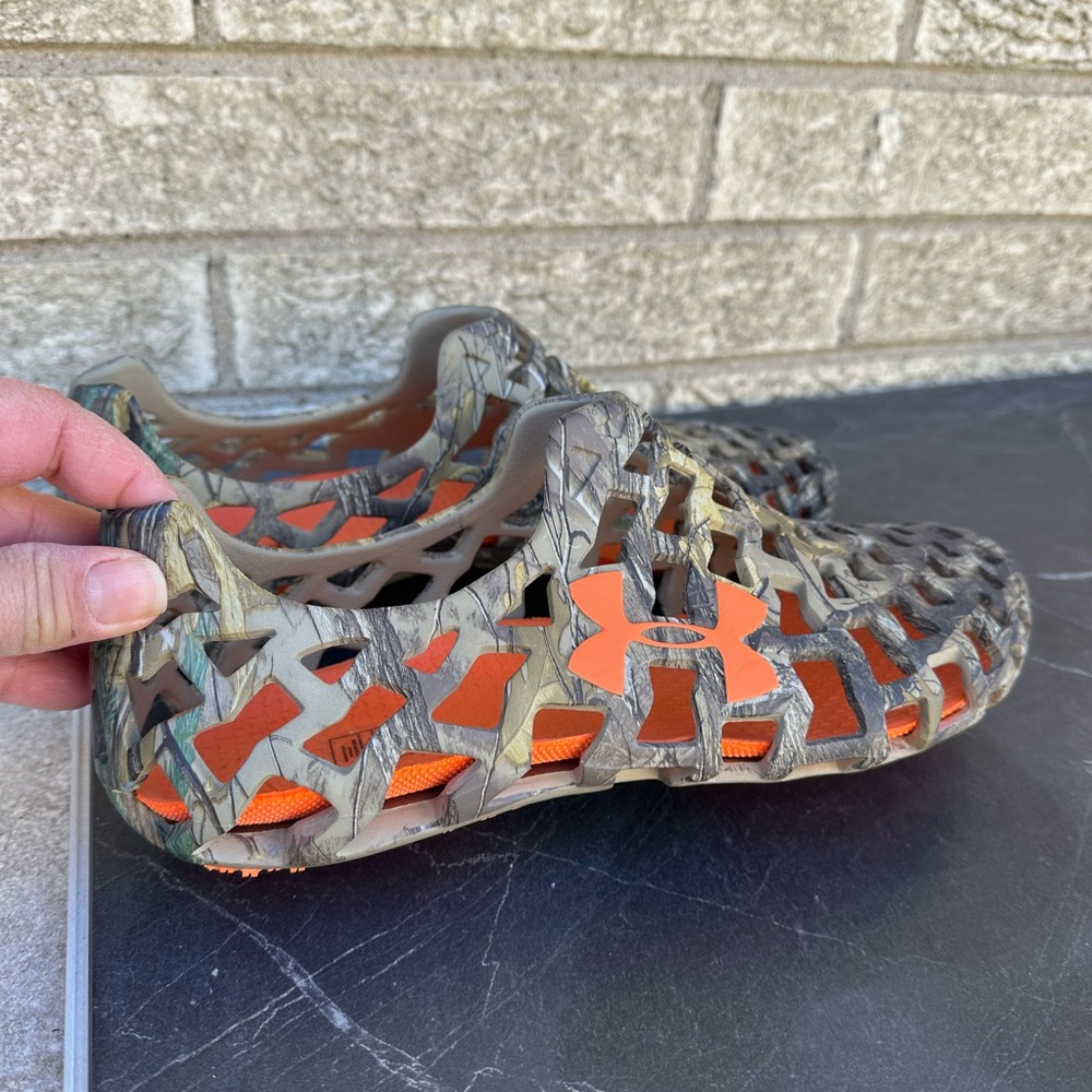 Under Armour Mavrix Olive and Orange Cut-Out Shoes size 8